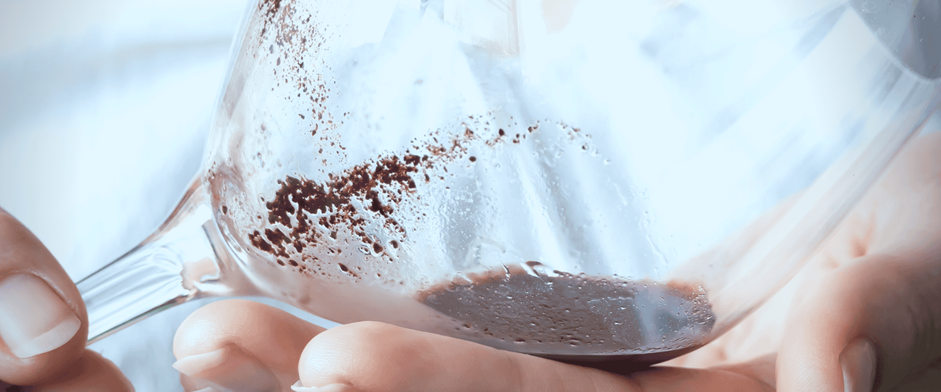 Sedimentos no vinho: o que são e como agir com a borra que aparece na garrafa