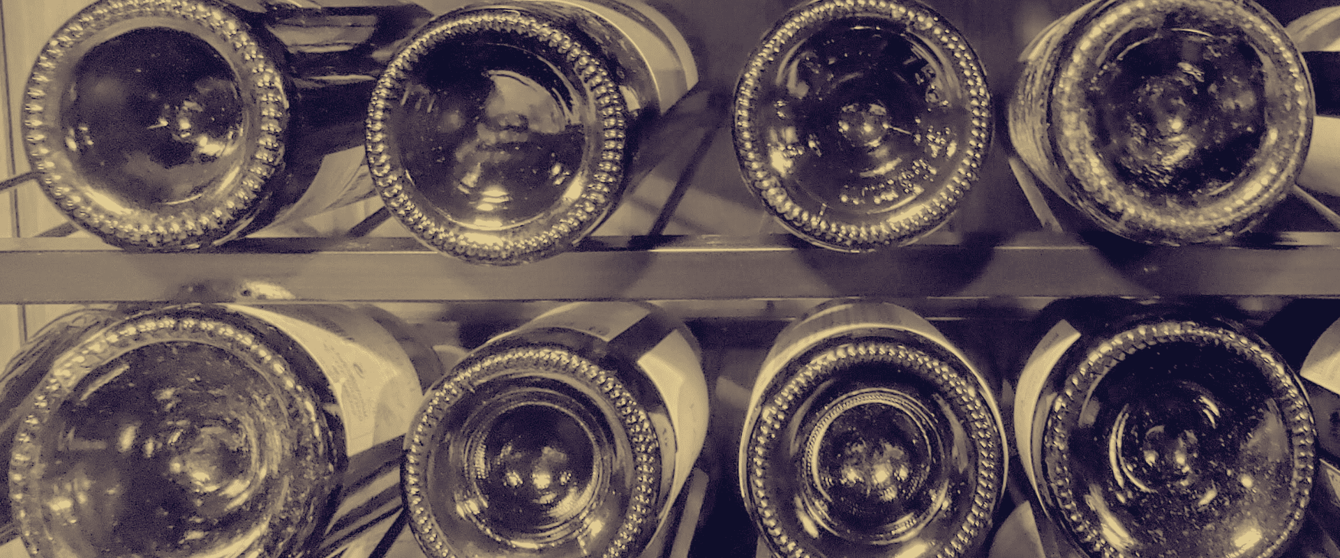 Para que serve o fundo côncavo das garrafas de vinho?