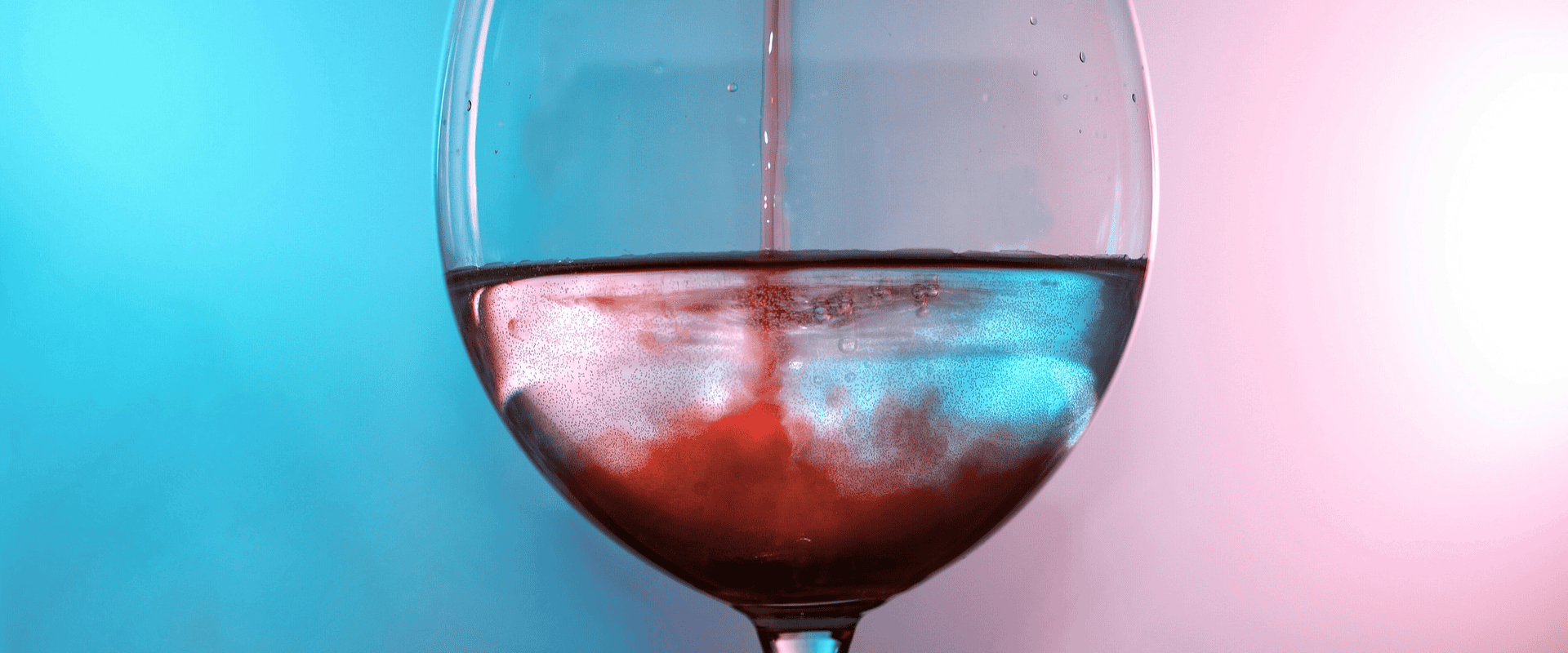 Água no vinho? Entenda a controvérsia que divide o mundo do vinho em duas partes